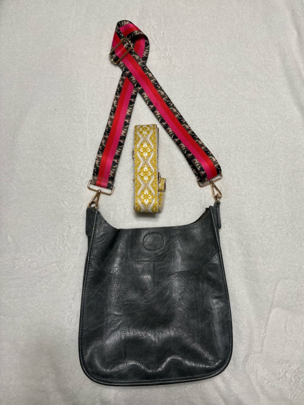 SOCIAL THREADS Gray Vegan Messenger Bag + 2 bonus adjustable crossbody straps